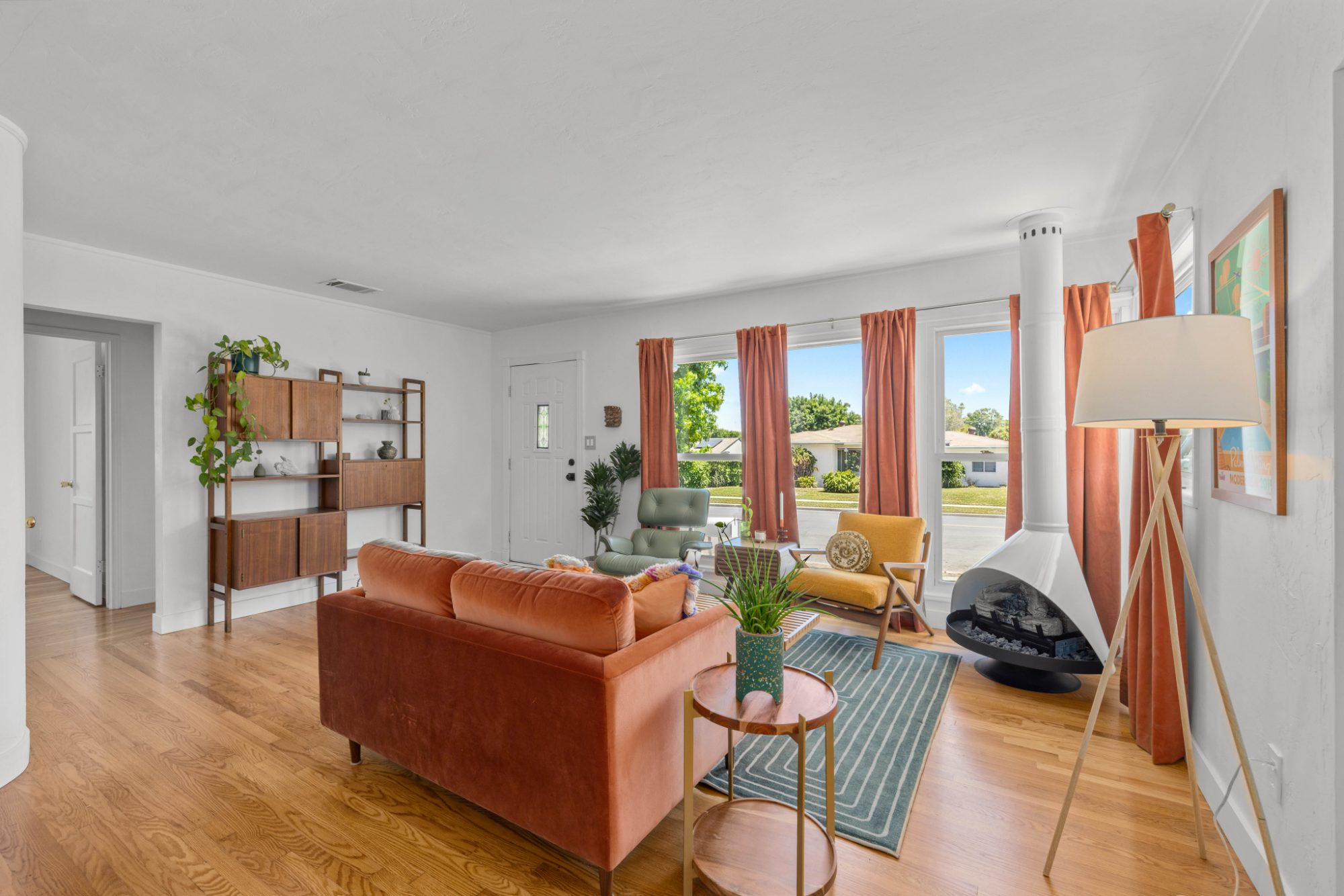 Living room toward the entry